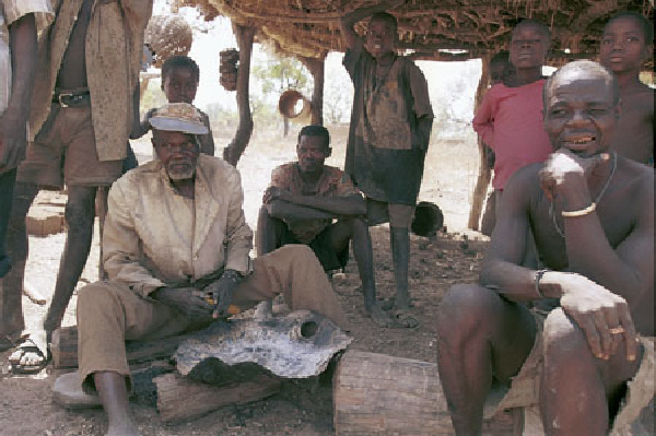 Man preparing snuff near Wechiau